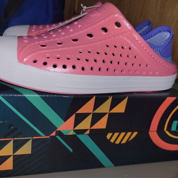 Foamies Sketchers size 4 Youth- NEW - Picture 2 of 4